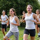 Oameni activi făcând sport